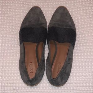 Ellen Degeneres pointy toe grey flats